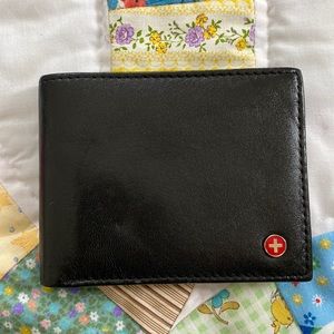 Men’s Genuine Leather Bifold Wallet